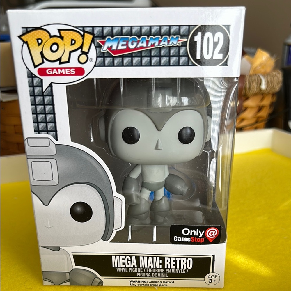 Mega Man Retro Vinyl Figure